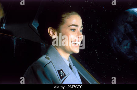 Film still da 'Starship Troopers' Denise Richards © 1997 Sony Pictures Riferimento File # 31013103THA per solo uso editoriale - Tutti i diritti riservati Foto Stock