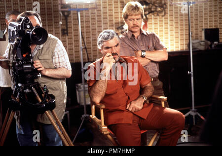 Film still da 'notti di boogie" Ricky Jay, Burt Reynolds, William H. Macy © 1997 New Line Cinema Photo credit: G. Lefkowitz Riferimento File # 31013409THA per solo uso editoriale - Tutti i diritti riservati Foto Stock