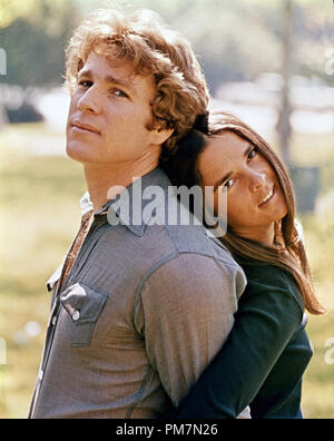Ryan O'Neal e Ali MacGraw, "Love Story' 1970 Paramount Riferimento File # 31202 626THA Foto Stock