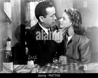 Humphrey Bogart e Ingrid Bergman, "Casablanca" 1942 Warner Riferimento File # 31386 757THA Riferimento File # 31386 757THA Foto Stock