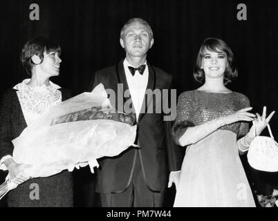 Neile McQueen, Steve McQueen e Natalie legno, circa 1964. Riferimento al file # 31386 886THA Foto Stock