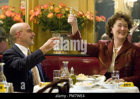 Stanley Tucci come 'Paolo bambino' e Meryl Streep come 'Julia Child' in Columbia Pictures di Julie & Julia. Foto Stock