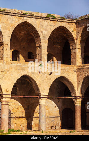 Khan al-Umdan colonnato in acri, Israele Foto Stock