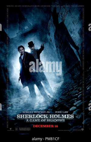 (L-r) Jude Law come Dott. James Watson e Robert Downey Jr. Come Sherlock Holmes in Warner Bros Foto e Village Roadshow Pictures azione avventura mistero Sherlock Holmes: un gioco di ombre a Warner Bros Foto di rilascio. Poster Foto Stock