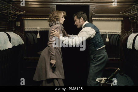 (L-r) Kelly Reilly come Maria Watson e Jude Law come Dott. James Watson in Warner Bros Foto e Village Roadshow Pictures azione avventura mistero Sherlock Holmes: un gioco di ombre a Warner Bros Foto di rilascio. Foto Stock