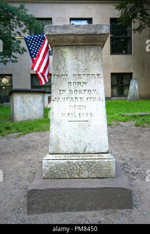 Tomba di Paul Revere (1734-1818) presso il granaio di terra di seppellimento di Boston, la contea di Suffolk, Massachusetts, STATI UNITI D'AMERICA Foto Stock