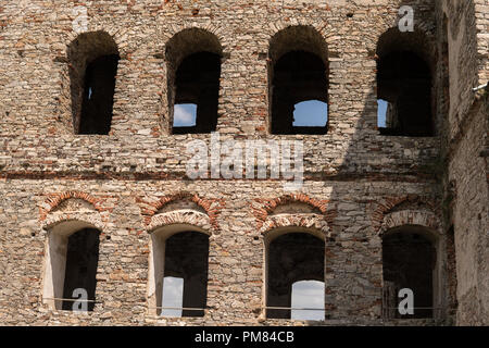 Agosto 2018, ujazd village, Polonia: i ruderi del vecchio castello polacco chiamato krzyztopor Foto Stock