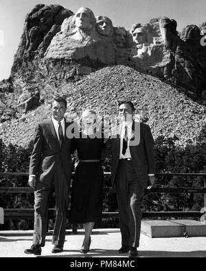 (Archival Classic Cinema - Cary Grant retrospettivo) Cary Grant e Eva Marie Saint, James Mason 'Nord da Northwest' 1959 MGM Cinema Collezione editori di riferimento del file # 31475 016THA Foto Stock