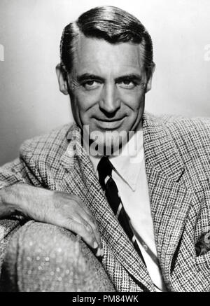 (Archival Classic Cinema - Cary Grant retrospettivo) Cary Grant, circa 1952 Cinema Collezione editori di riferimento del file # 31475 135THA Foto Stock