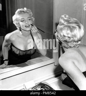 (Archival Classic Cinema - Marilyn Monroe Retrospective) Marilyn Monroe durante The Making 'The Seven Year Itch', 1954 file Reference # 31479 114THA Foto Stock