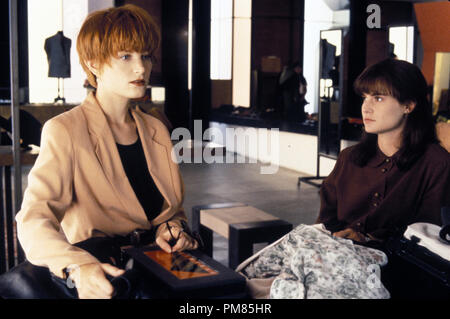 Film still o pubblicità ancora da 'Single femmina bianca' Bridget Fonda, Jennifer Jason Leigh © 1992 Columbia Photo credit: Francois Duhamel Tutti i diritti riservati Riferimento File # 31487 233THA per solo uso editoriale Foto Stock