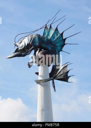 Il Leviatano (Barbican boreale) scultura di Brian cadde sul Sutton harbour parete, Plymouth, Devon, Regno Unito, combina aspetti di varie creature del mare Foto Stock