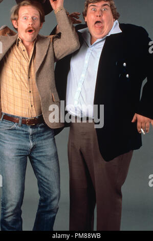Studio Pubblicità ancora da 'Splash' il regista Ron Howard e John Candy © 1984 Touchstone Pictures Photo credit: Jean Pagliuso Tutti i diritti riservati Riferimento File # 31706148THA per solo uso editoriale Foto Stock