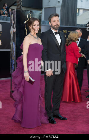 Ben Affleck, Oscar®-candidato per la migliore immagine e Jennifer Garner arrivare per l'OSCAR® al Dolby® Theatre in Hollywood, CA, 24 febbraio 2013. Foto Stock