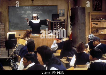 Film still / pubblicità ancora da "sorella Act 2: Torna in abito' Whoopi Goldberg © 1993 Touchstone Photo credit: Suzanne Hannover Riferimento File # 31371144THA per solo uso editoriale Tutti i diritti riservati Foto Stock