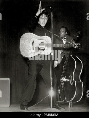 (Archival Classic Cinema - Elvis Presley Retrospective) Elvis Presley, circa 1955 file Reference # 31616 084THA Foto Stock