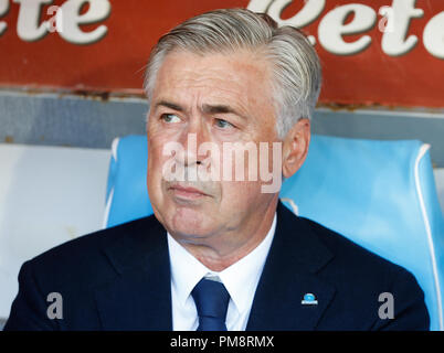 Pullman di SSC Napoli Carlo Ancelotti visto prima il gioco. SSC Napoli vs ACF Fiorentina durante la serie di una partita di calcio a Stadio San Paolo. Punteggio finale Napoli 1-0 Fiorentina. Foto Stock