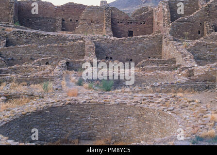 Anasazi kiva Rovine Pueblo del Arroyo, Chaco Canyon, Nuovo Messico. Fotografia Foto Stock