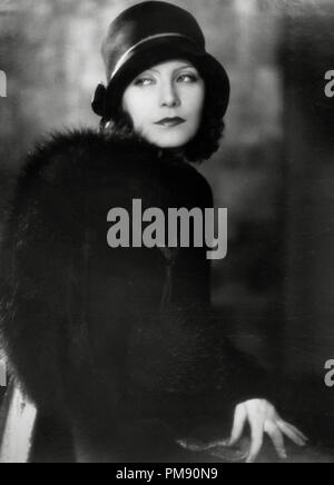 (Archival Classic Cinema - Greta Garbo retrospettivo) Greta Garbo, circa 1927 Riferimento File # 31523 033THA Foto Stock