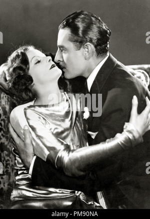 (Archival Classic Cinema - Greta Garbo retrospettivo) Greta Garbo e John Gilbert, 'una donna di affari 1928 MGM Riferimento File # 31523 034THA Foto Stock