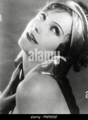 (Archival Classic Cinema - Greta Garbo retrospettivo) Greta Garbo, circa 1926 Riferimento File # 31523 037 THA Foto Stock