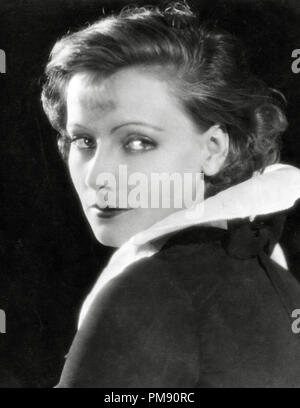 (Archival Classic Cinema - Greta Garbo retrospettivo) Greta Garbo, "la carne e il Diavolo" 1926 MGM Riferimento File # 31523 056THA Foto Stock