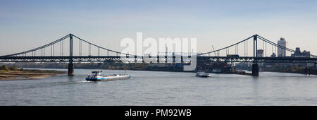 Ponte sul fiume Reno, Krefeld, Niederrhein, Renania settentrionale-Vestfalia, Germania, Europa Foto Stock