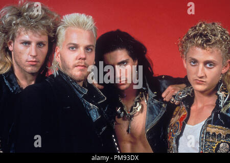 Studio Pubblicità ancora da 'Lost Boys' Brooke McCarter, Kiefer Sutherland, Billy Wirth, Alex Winter © 1987 Warner Tutti i diritti riservati Riferimento File # 31697059THA per solo uso editoriale Foto Stock