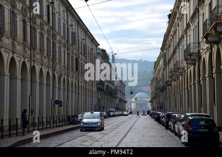 Torino (Torino), Hauptstadt der Regione Piemonte, Nord-Italien: Am Boulevard Foto Stock