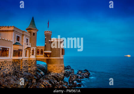 VINA DEL MAR, Cile - SETTEMBRE, 15, 2018: Outdoor View di fairy storico castello affacciato sul mare a Vina del Mar, Cile Foto Stock