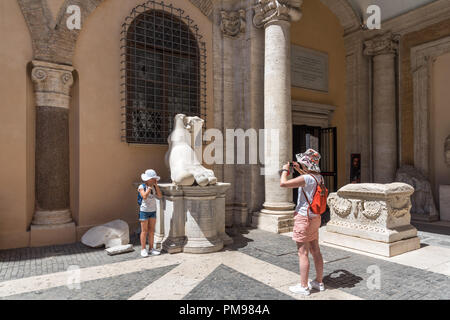 Colosso di Costantino, Musei Capitolini di Roma, Italia Foto Stock