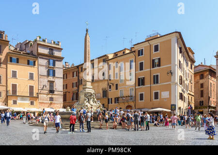 Fontana del Pantheon, Piazza della Rotonda, Roma, Italia Foto Stock
