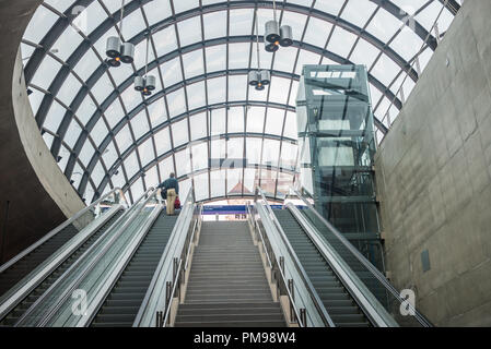 Sao Paulo, Brasile, maggio 26, 2018: cupola di vetro e dettagli del nuovo Moema stazione della metropolitana in Sao Paulo Foto Stock