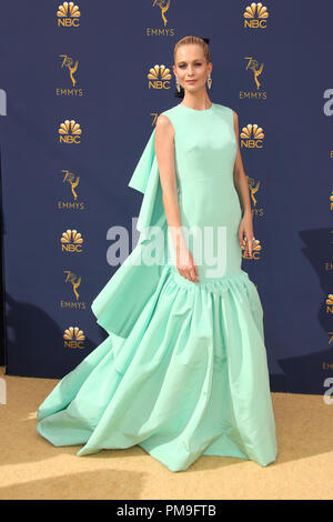 Los Angeles, Ca, Stati Uniti d'America. Xvii Sep, 2018. Poppy Delevingne al settantesimo Primetime Emmy Awards presso il Microsoft Theatre di Los Angeles, la California il 17 settembre 2018. Credito: Faye Sadou/media/punzone Alamy Live News Foto Stock