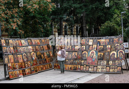 Sofia, Bulgarien. Undicesimo Sep, 2018. 11.09.2018, Bulgaria, Sofia: uno stallo con le immagini dei santi e le icone. Credito: Jens Kalaene/dpa-Zentralbild/ZB | in tutto il mondo di utilizzo/dpa/Alamy Live News Foto Stock