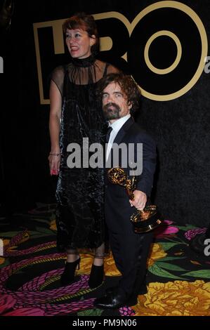 Los Angeles, CA, Stati Uniti d'America. Xvii Sep, 2018. Peter Dinklage, Erica Schmidt presso gli arrivi per HBO Emmy Awards After-Party, Pacific Design Center di Los Angeles, CA, 17 settembre, 2018. Credito: Elizabeth Goodenough/Everett raccolta/Alamy Live News Foto Stock