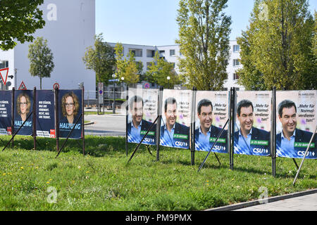 Manifesti elettorali della CSU con Markus SOEDER (Primo Ministro della Baviera) e il DOCUP con il candidato superiore Natascha KOHNEN a Monaco di Baviera, in campagna elettorale alle elezioni statali 2018 in Baviera. | Utilizzo di tutto il mondo Foto Stock