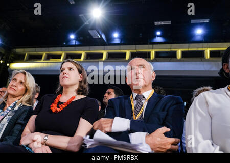 Centro di Brighton, Sussex, Regno Unito. Xvii Sep 2018. Vince il cavo MP e Jo Swinson presso il gruppo del Partito europeo dei liberali democratici autunno Conferenza su lunedì 17 settembre 2018 tenutasi Al centro di Brighton, Sussex. Nella foto: Vince il cavo, leader dei democratici liberali, MP per Twickenham, Jo Swinson, il gruppo del Partito europeo dei liberali democratici vice leader , portavoce su gli affari esteri e del Commonwealth, MP per East Dunbartonshire. Foto di Julie Edwards. Credito: Julie Edwards/Alamy Live News Foto Stock