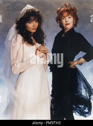 Studio Pubblicità ancora da "Beetlejuice' geena Pagina Davis, Catherine O'Hara © 1988 Warner Tutti i diritti riservati Riferimento File # 31694344THA per solo uso editoriale Foto Stock