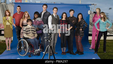 GLEE: raffigurato L-R: Jayma Mays, Mark Salling, Dianna Agron, Kevin McHale, Amber Riley, Cory Monteith, Matthew Morrison, Lea MIchele e Chris Colfer, Jenna Ushkowitz, Jane Lynch e Jessalyn Gilsig. Cr: Patrick Ecclesine/FOX Foto Stock