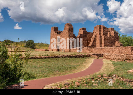 Quarai rovine, Nuestra Señora de la Purisima Concepcion de Quarai chiesa, Salinas Pueblo Missions National Monument vicino a Mountainair, Nuovo Messico, Stati Uniti d'America. Foto Stock