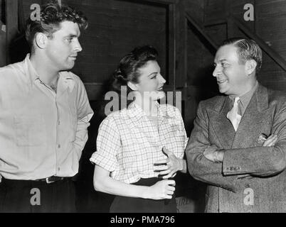 Burt Lancaster, Ava Gardner e Mark Hellinger sul set di 'Killer', 1946 Universal Pictures Riferimento File # 32263 141THA Foto Stock