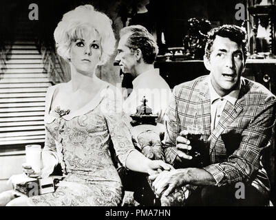 Kim Novak, Ray Walston e Dean Martin 'Kiss me, stupido", 1964 Riferimento File # 32263 489 THA Foto Stock