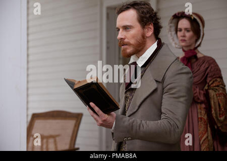 Michael Fassbender come 'Edwin Epps' e Sarah Paulson come 'Mistress Epps' in 12 anni uno slave. Foto Stock