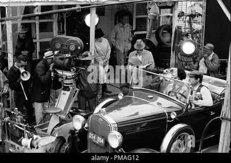 Michael J. Pollard, Faye Dunaway e Warren Beatty durante la realizzazione del 'Bonnie e Clyde' 1967 Warner Bros Riferimento al file # 32633 909 THA Foto Stock