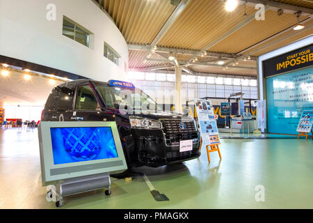 Tokyo, Giappone - 20 Aprile 2018: Nuovo modello di giapponese Taxi chiamato JPN Taxi alla Toyota Mega Web si prepara per la Olympic 2020 boom del turismo con cabina accessibile Foto Stock