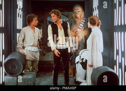 Mark Hamill, Harrison Ford, Peter Mayhew e Carrie Fisher, "Star Wars Episodio IV: Una nuova speranza" 1977 Lucasfilm Ltd. Riferimento al file # 32733 355THA Foto Stock