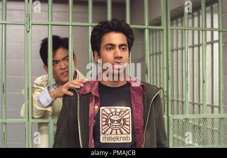 John Cho (sinistra) stars come "Harold' e Kal Penn (destra) stars come 'Kumar" di New Line Cinema la commedia, Harold e Kumar vanno al castello bianco. (2004) Foto Stock