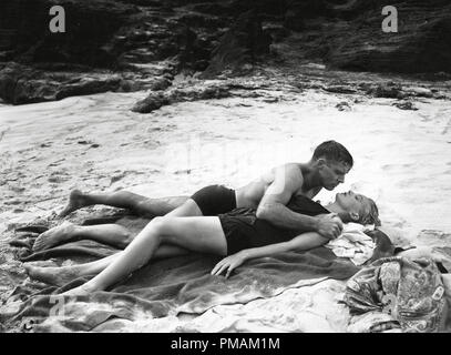 Burt Lancaster, Deborah Kerr, "da qui all'eternità' (1953) Columbia Pictures Riferimento File # 33300 845THA Foto Stock