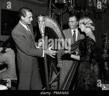 Film still/Pubblicità ancora di 'nord da Northwest' Cary Grant, James Mason, Eva Marie Saint 1959 MGM Cinema Collezione editori - Nessun rilascio - per il solo uso editoriale. Riferimento al file # 33505 453THA Foto Stock